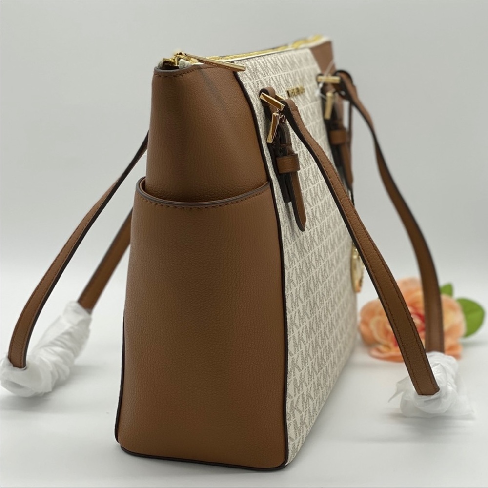 MICHAEL KORS CHARLOTTE LARGE TOP ZIP TOTE VANILLA - Picture 7 of 15